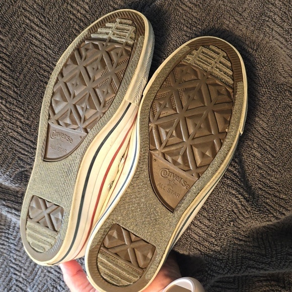 Converse women's size 8 white sneakers - Picture 5 of 8